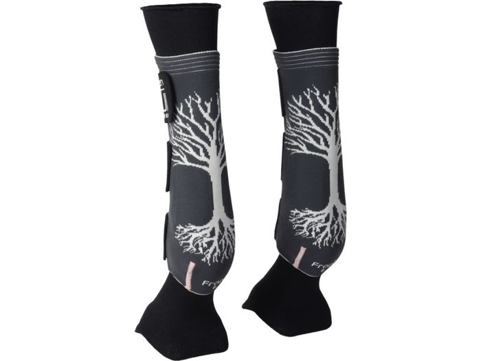 Über 5 Jahre Forschung & Entwicklung – patentiert – 100% made in Germany: EQUI compress, der erste Kompressionsstrumpf für Pferde und Ponys, der überzeugt