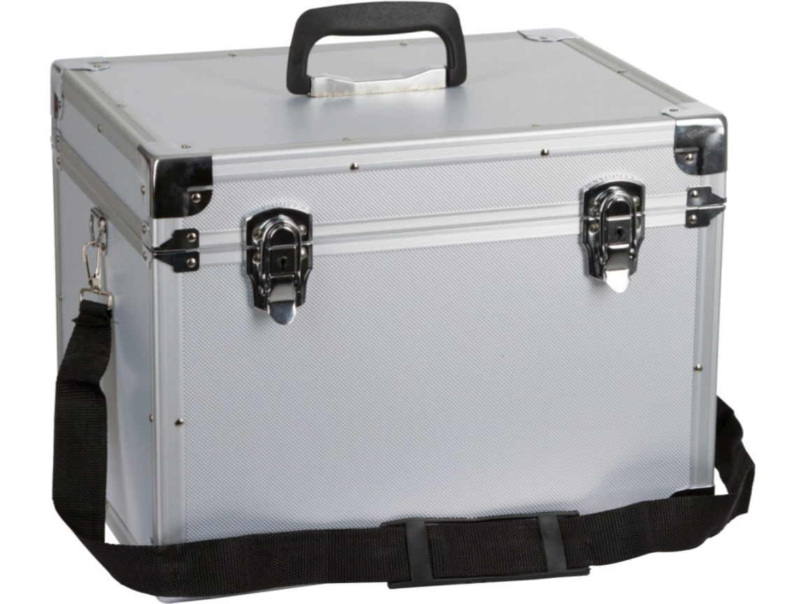 Die Putzbox AluSafe bietet viel Platz für Dein Pferde-Putzzeug und ist dazu noch abschließbar