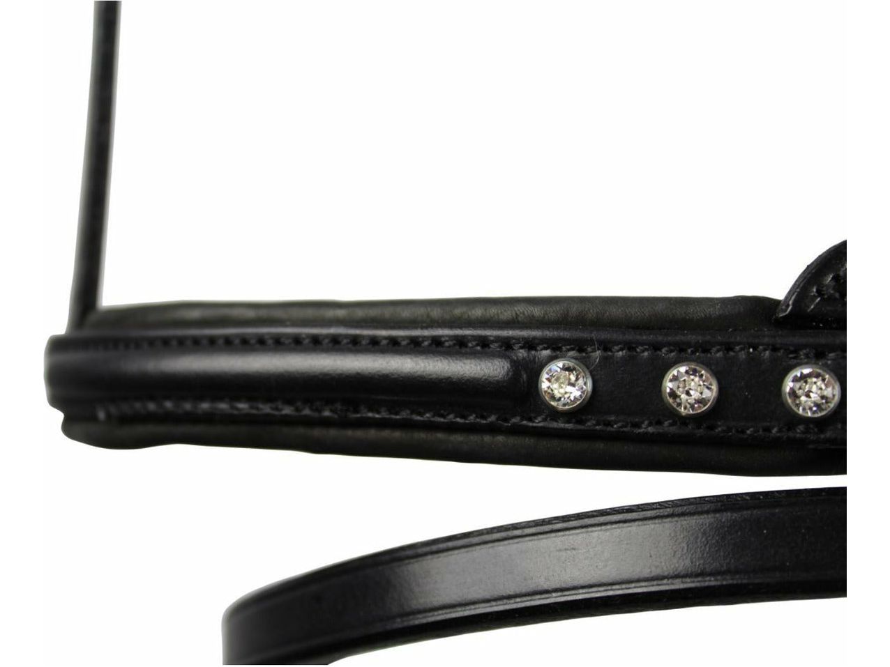 Stelle aus einer großen Auswahl an Stirnriemen, verschiedenen Designs an Reithalftern und unterschiedlichen Varianten an Genickstücken Deine ganz individuelle Trense zusammen. Ob Du Dir eine komplett neue Trense zusammenstellst oder eine Veränderung am Design Deiner vorhandenen Exklusiv Trense wünscht – hier ist es möglich! Die Trensenlinie Royal Exklusiv, aus dem Hause Hilbar Reitsport, ist aus tiefster Zuneigung zum Pferd entstanden.