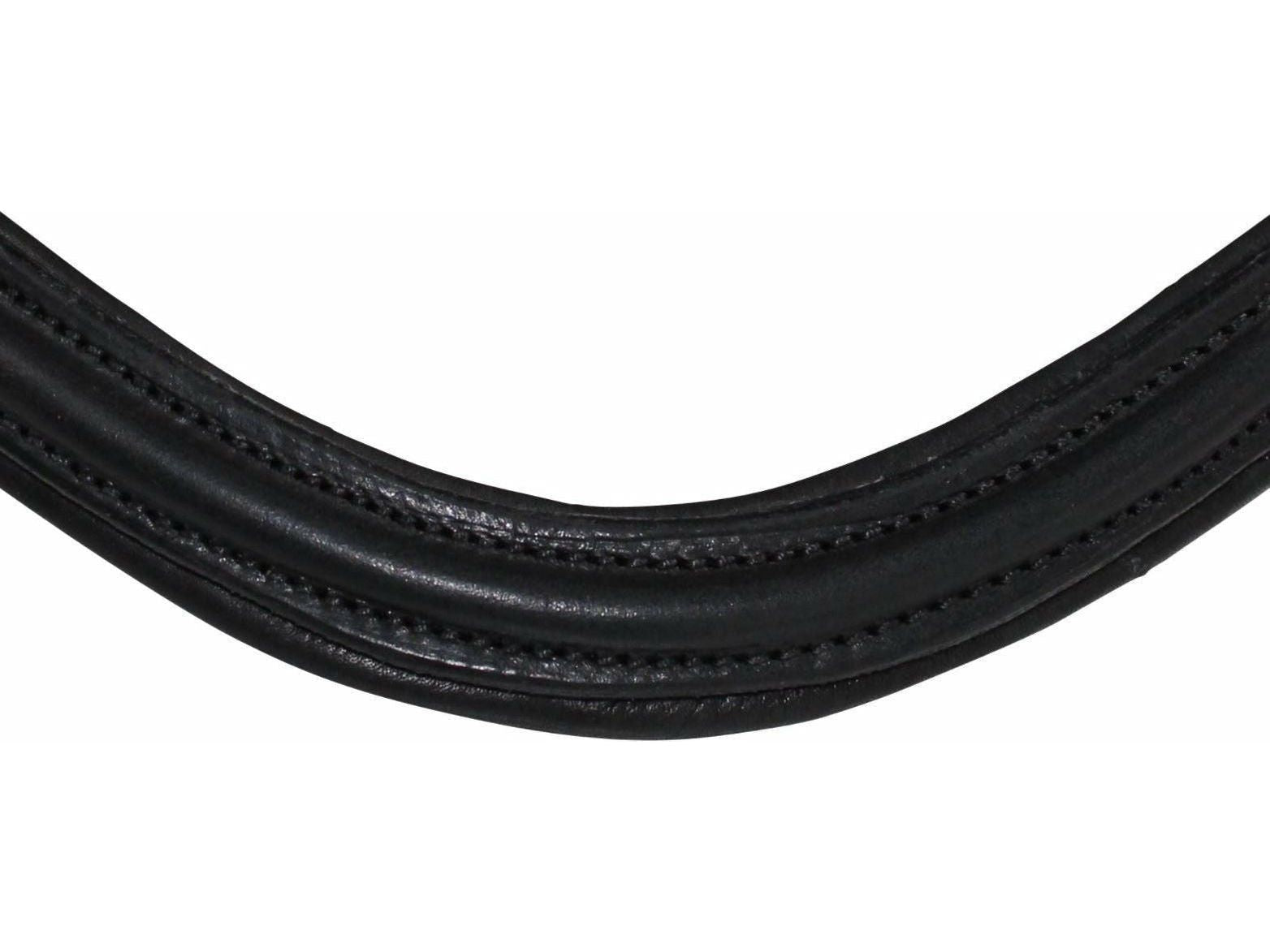 Ob Du Dir eine komplett neue Trense zusammenstellst oder eine Veränderung am Design Deiner vorhandenen Exklusiv Trense wünscht – hier ist es möglich! Die Trensenlinie Royal Exklusiv, aus dem Hause Hilbar Reitsport, ist aus tieftes Zuneigung zum Pferd entstanden. Dabei überzeugt diese Trensenkollektion durch ihre klassisch, elegante Optik und der innovativen, ergonomischen Form. Das breite, weich unterfütterte Genickstück, sorgen für einen höchsten Tragekomfort und Wohlfühleffekt bei Deinem Pony.