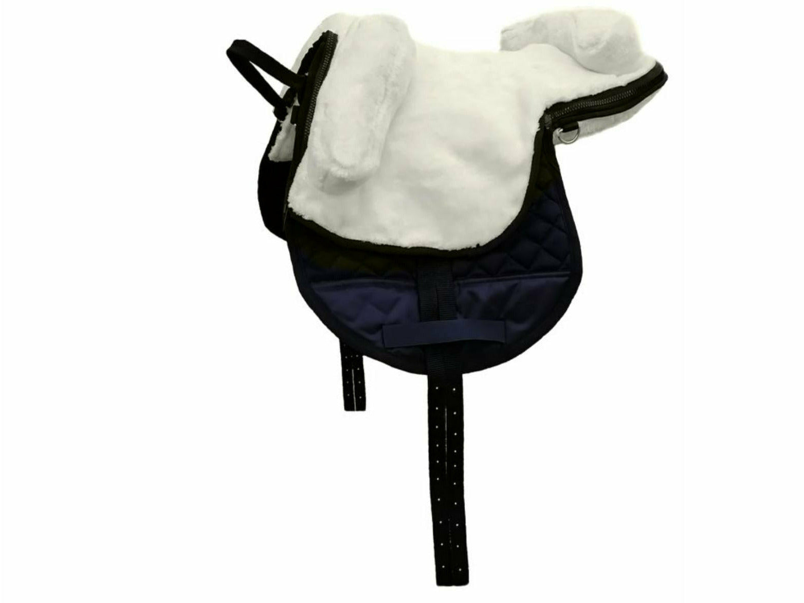 Erlebe ein völlig neues Reitgefühl mit dem Kunstfellsattel speziell für Kinder Der Kunstfellsattel ist ein robuster Sattel, der den Reitkomfort eines Echtfellsattels mit den pflegeleichten Eigenschaften von Kunstfell vereint und auch eine preisgünstige Alternative zu unserem Fellsattel ist. Auch Isländer und Islandpferd
