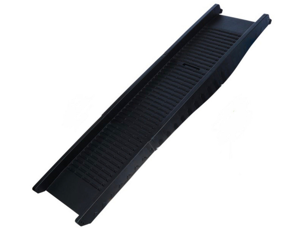 Mit der Hunderampe kann Dein Hund ganz leicht ins Auto einsteigen und Dich zum Pferd begleiten