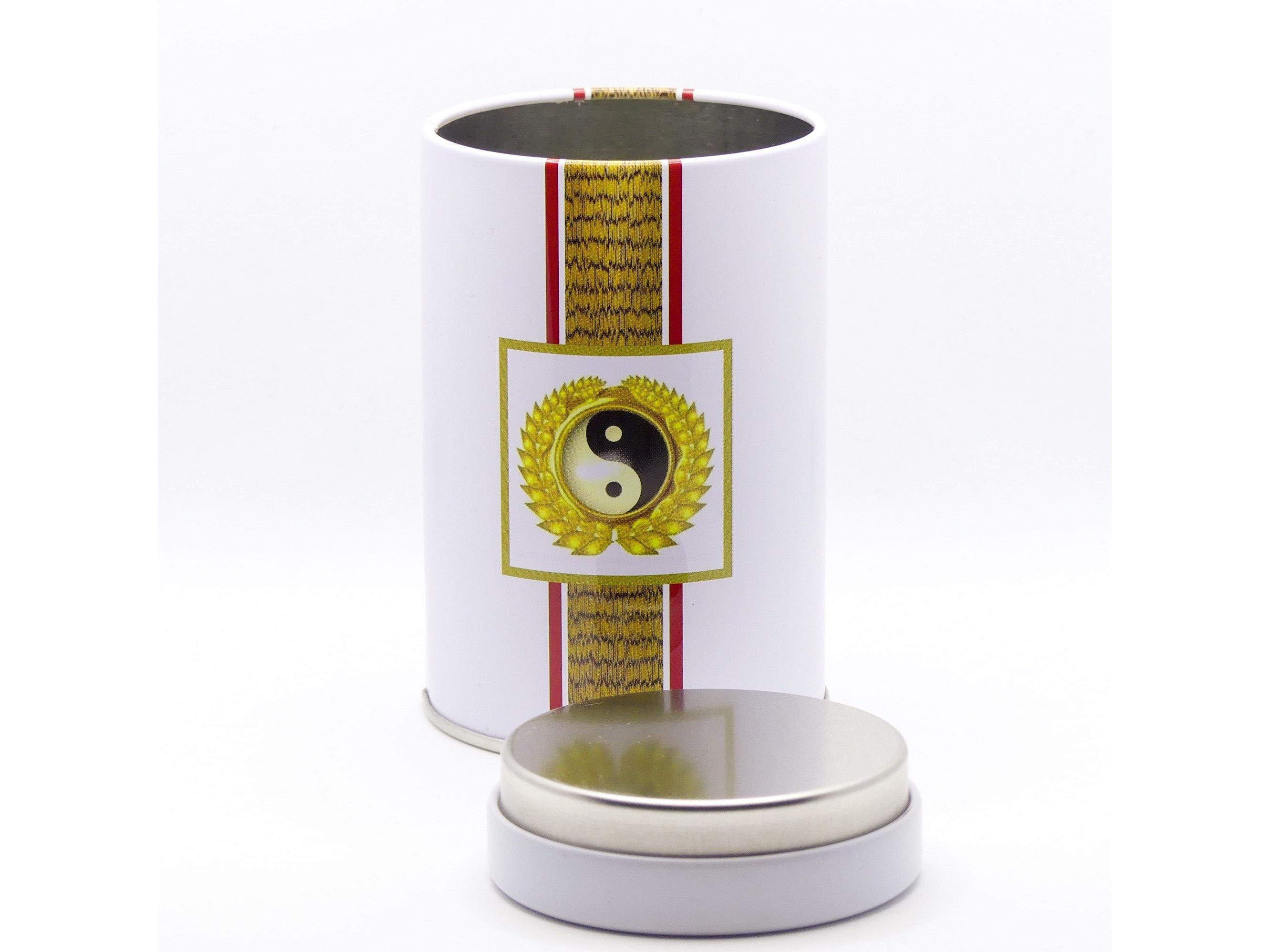 Bezaubernde Teedose mit Yin-Yang-Symbol