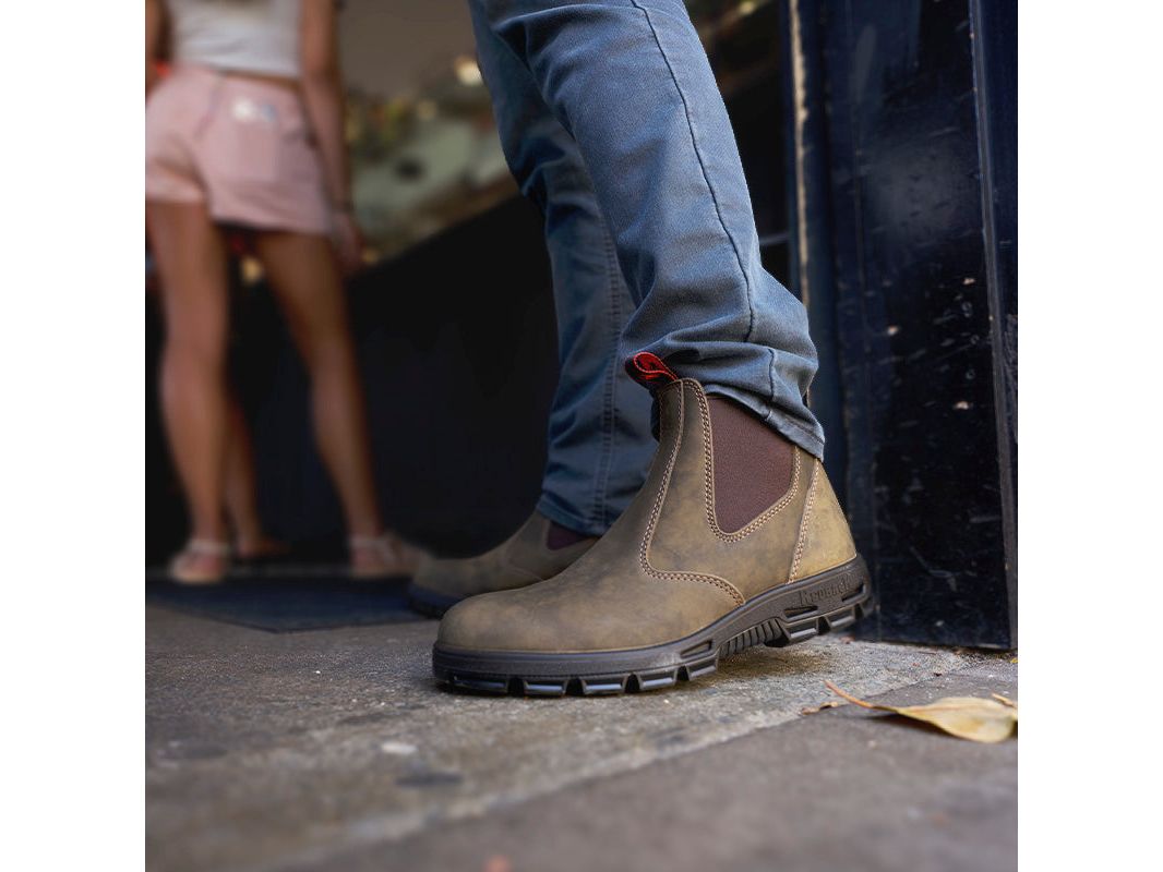 Redback Ironbark Chelsea Boot im Alltag getragen, schwarze TPU-Sohle