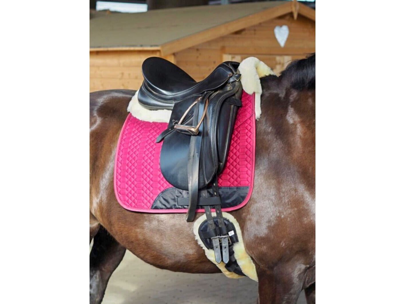 Angel - tapis de selle en cuir d'agneau avec bord en fourrure à l'avant et à l'arrière et fourrure en position selle